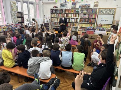 Полет към света на авиацията в училищната библиотека 4