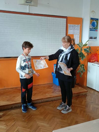  Златни медали и грамоти на нашите ученици спечелили призови места на състезанието -Математика без граници. 6
